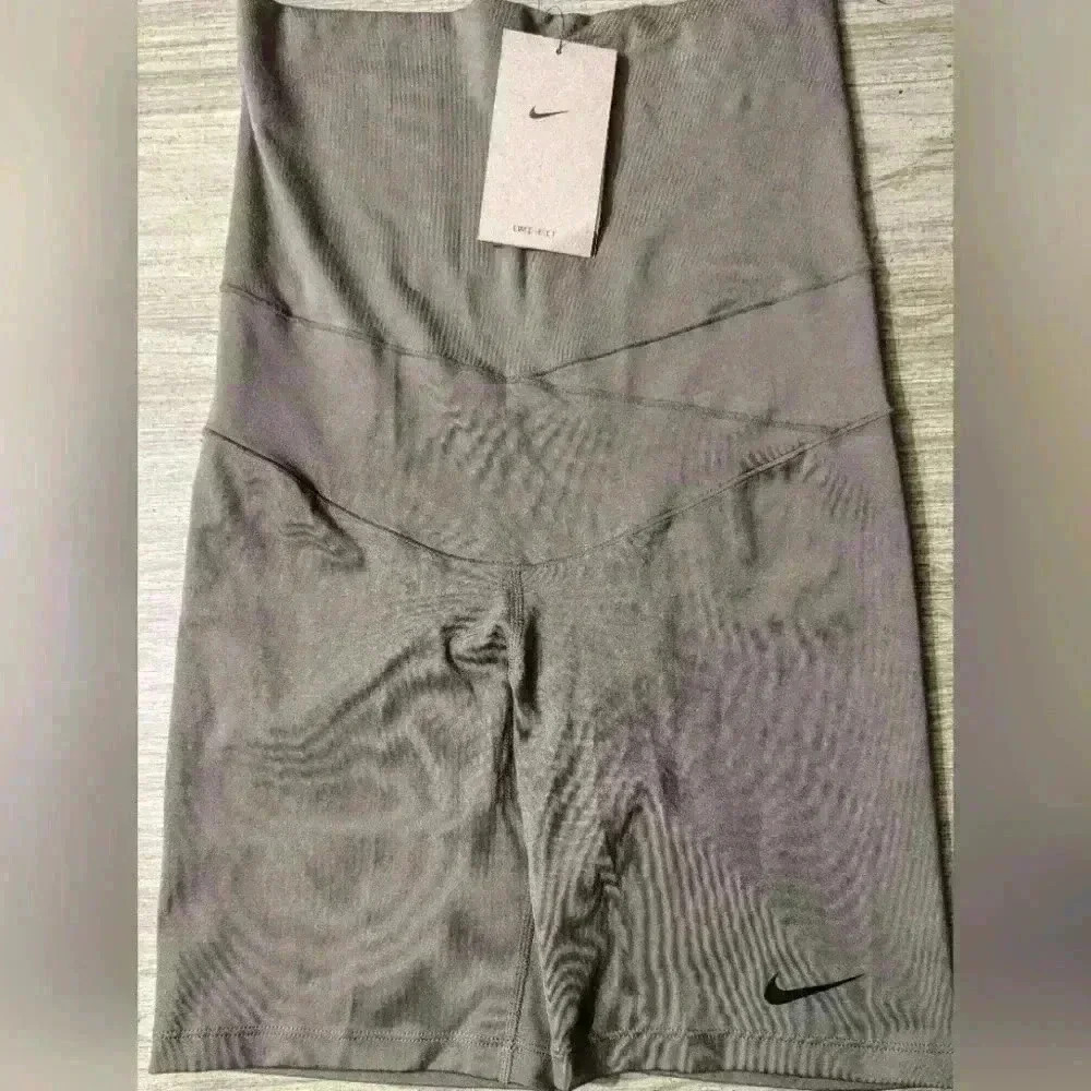 NIKE ONE DRI-FIT TRAINING BIKE WOMEN'S 7 IN HIGH WAIST SHORTS GREEN SZ S NWT